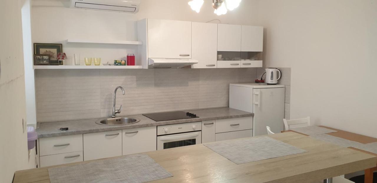 Ulica Dvori Narca 12 Apartment 4+2 Per. Baška Exterior foto